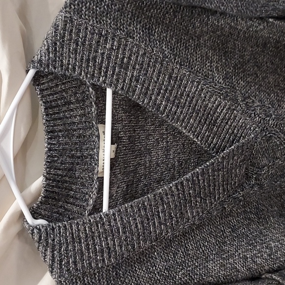 Debbie Morgan Gray with White Flecks Short Sleeve Shawl Neck Sweater Size Medium - Picture 2 of 7